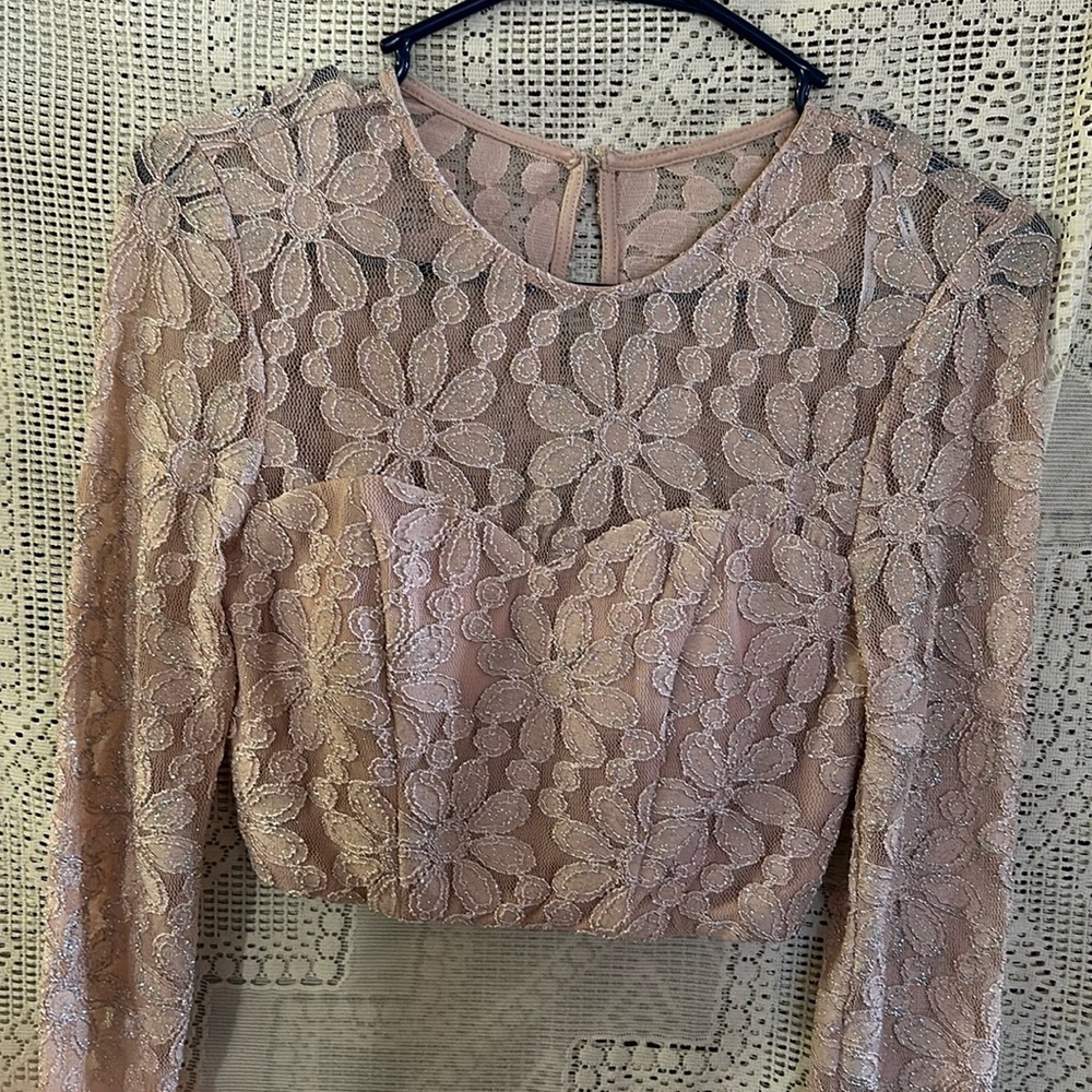 Cute Little Top Composed of Sparkly Lace